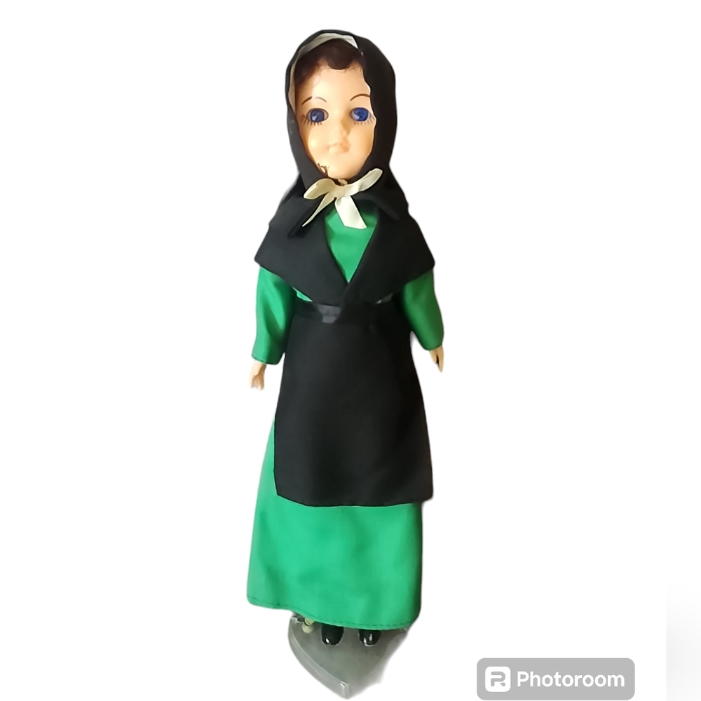 Vintage Lancaster County Amish Woman Doll